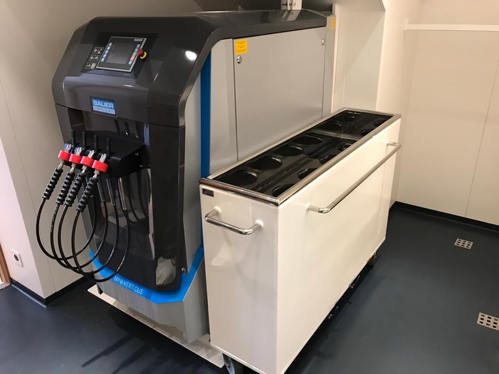 Compressore Bauer per ricarica bombole con cassa bombole