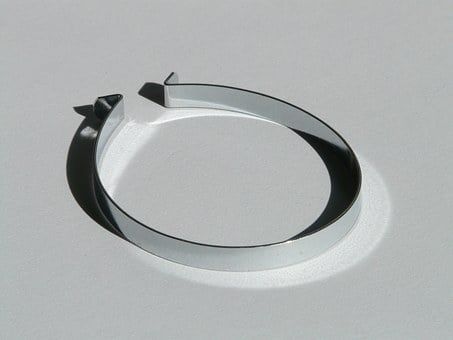 Fascetta stringitubo in acciaio inox aperta