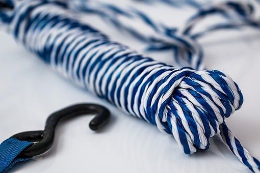 Cima intrecciata blu e bianca con gancio