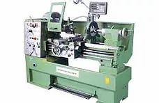 Tornio parallelo verde per lavorazioni meccaniche di precisione